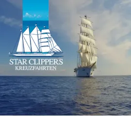 Frontansicht der 5-mastigen Royal Clipper auf dem Meer. Und das Logo von Star Clippers Kreuzfahrten.