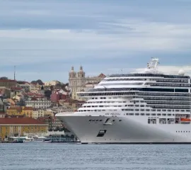 Lesen Sie hier die FAQs zur MSC Preziosa nach. Credits: MSC Cruises. Die MSC Preziosa im Hafen von Lissabon.