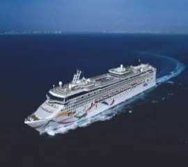 Norwegian Dawn auf hoher See.