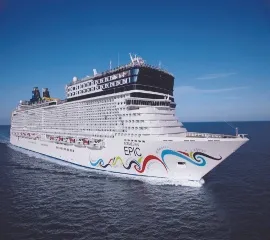 Das Schiff Norwegian Epic auf hoher See.