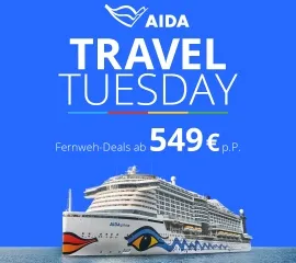 Frontansicht von AIDAprima auf See. Dahinter ein hellblauer Hintergrund mit weißem AIDA Logo und weißer Schrift: Travel Tuesday Fernweh-Deals ab 549 € p. P.