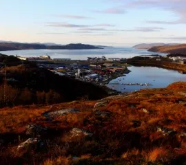 Die Landschaft um Kirkenes herum im Herbst.