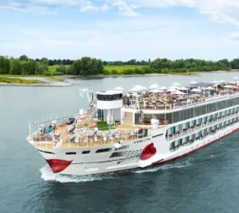 Ein A-ROSA Schiff auf dem Weg zu einer Eventkreuzfahrt.