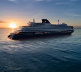 Ein Rendering der EXPLORA V im Sonnenuntergang auf hoher See.