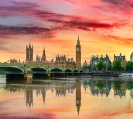 Blick über London während Sonnenaufgang.