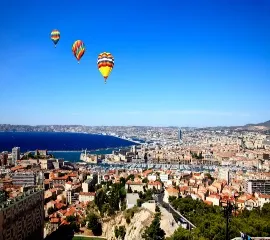 Blick über Marseille im Sommer.