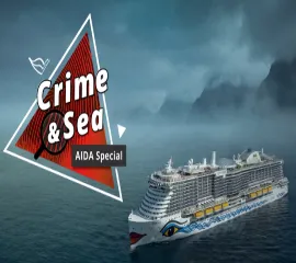 Das rot-weiße Event-Logo „Crime & Sea“ mit Fingerabdruck und Lupe neben AIDAnova auf düsterer, nebliger See vor einer Küstenkulisse.