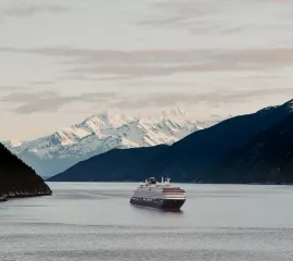 Explora Journeys An Invitation to Celebrate: Eines der EXPLORA Schiffe in Alaska.