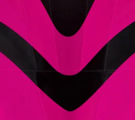 Das AIDA Logo mit dem unverkennbaren Kussmund in Nahaufnahme in Pink.