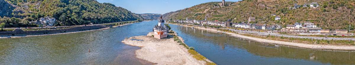 Das Panorama zeigt die Burg Pfalzgrafenstein aus Vogelsperspektive.