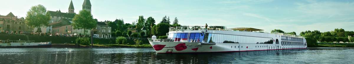 Schiff auf dem Fluss.