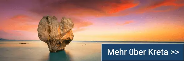 Artikel über Kreta lesen Sonnenuntergang über dem herzförmigen Felsen am Preveli Beach auf Kreta