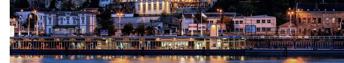 Ufer von Belgrad bei Nacht.