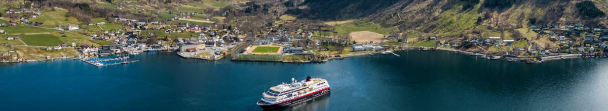 Die MS Maud liegt in Norwegen vor Anker.