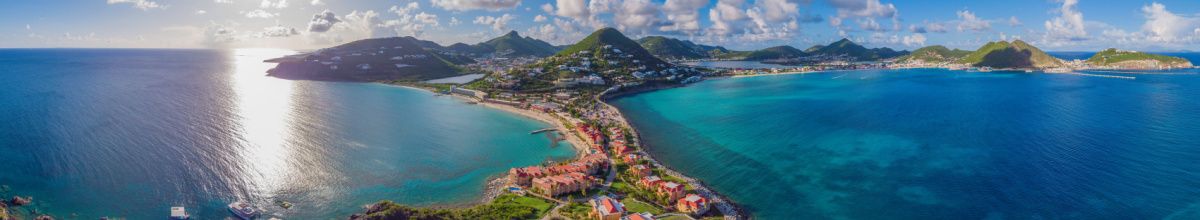 Luftaufnahme der Karibikinsel St. Maarten.