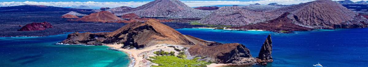 Galapagos-Inseln mit blauem Meer