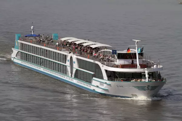 Die MS Alina fährt über den Rhein oder den Main.