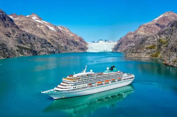 Die MS Amarea auf hoher See Phoenix Reisen.