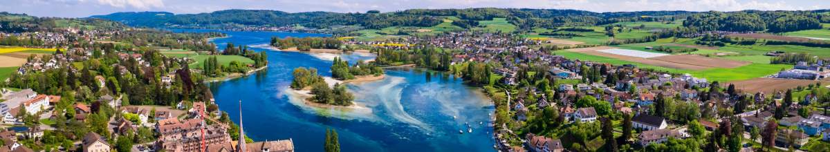 Der Rhein, wie er sich um sein Ufer schlingelt.