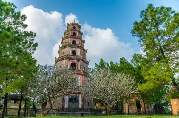 Blick auf die siebenstöckige Thien-Mu-Pagode in Hue.