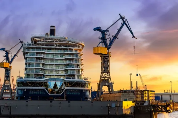 Sie möchten Ihre Kreuzfahrt ab Hamburg starten? Wir zeigen Ihnen die besten Parkplätze am Hafen.