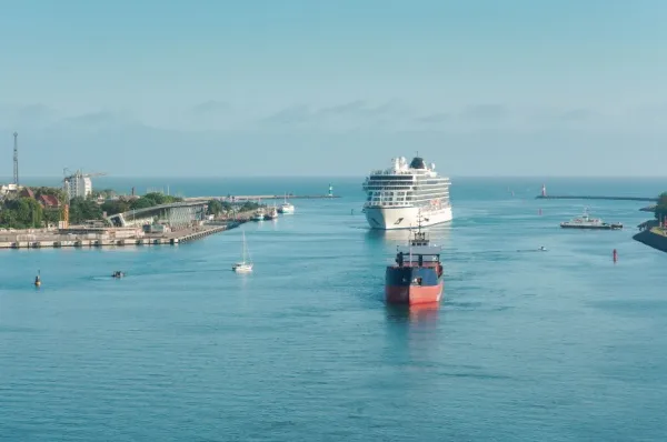 Günstig parken und die Kreuzfahrt entspannt starten: Mit Sleep & Cruise entdecken Sie die Stadt und haben einen sicheren Parkplatz während Ihrer Kreuzfahrt.