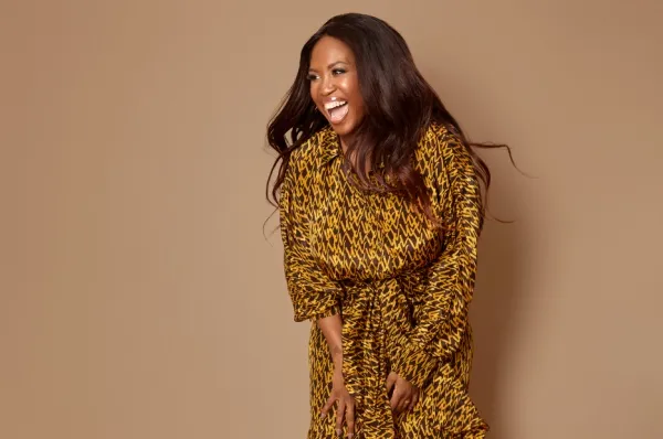 Motsi Mabuse bei AIDA tanzt Lernen Sie von der Profitänzerin Motsi Mabuse: Bei AIDA tanzt können Sie an Workshops teilnehmen und Ihre Stars von Let