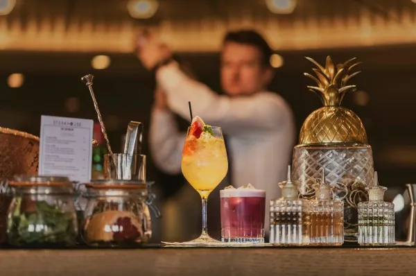 Genießen Sie einen Cocktail, Biere oder Weine auf Ihrer Cunard Reise mit dem Paket für Biere, Weine & Spirituosen.