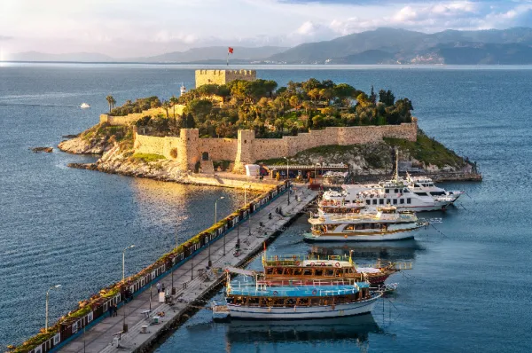 Festung auf einer Insel Ein altes Fort aus Kolonialzeiten auf einer kleinen karibischen Insel