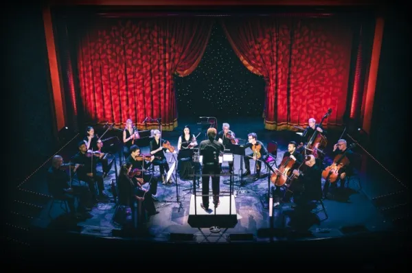 Erleben Sie Anthony Inglis und das National Symphony Orchestra bei einer Kreuzfahrt mit Cunard.