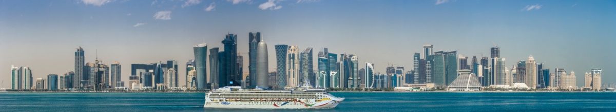Die Norwegian Dawn fährt entlang der New Yorker Skyline.