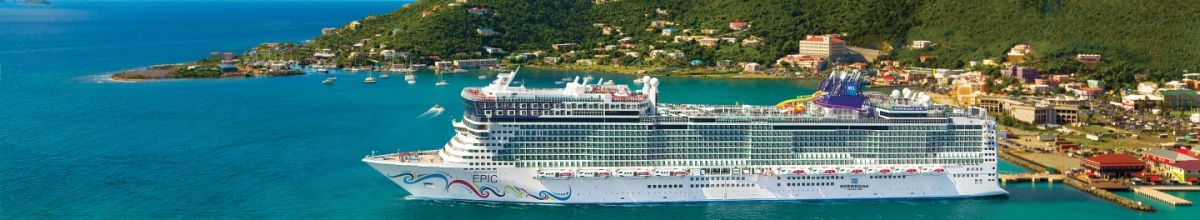 Norwegian Epic legt an Hafen an.