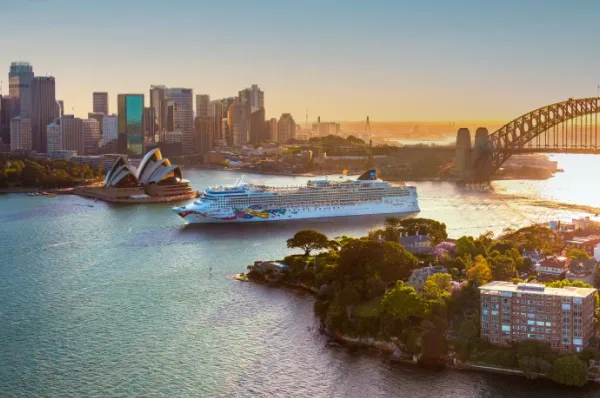 Auf See mit der Norwegian Jewel Norwegian Jewel in Sydney, Mark Merton Photography www.sydneyimages.com.au