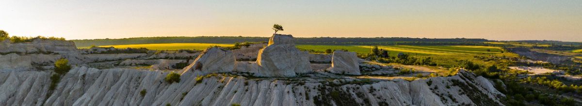 Ein Panoramabild der Natur bei Fetesti bei Sonnenuntergang.