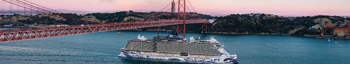 Norwegian Viva fährt unter der Golden Gate Bridge hindurch.