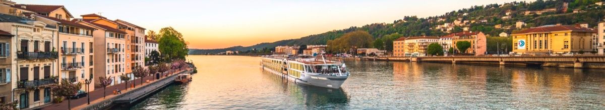 Landausflüge in Frankreich – AMADEUS Schiff fährt durch Frankreich.