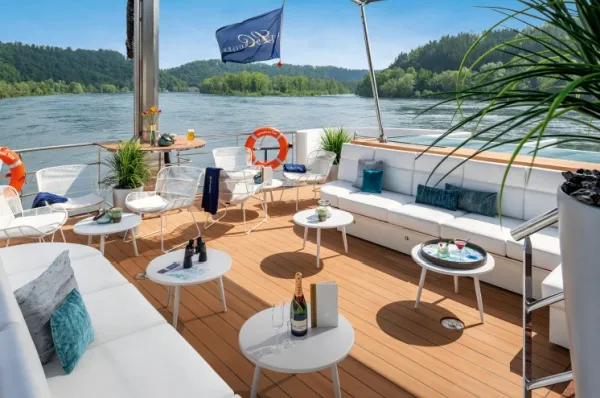 Sonnendeck Kulinarik auf dem Sonnendeck von AMADEUS.