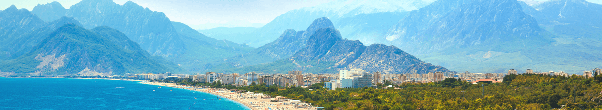 Panoramablick auf Antalya und die Mittelmeerküste