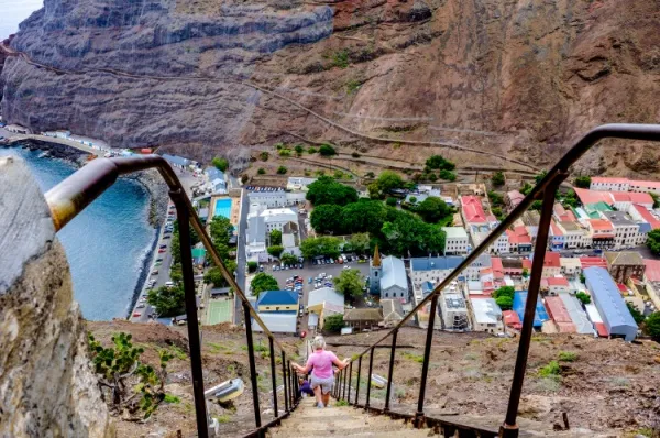 Blick auf die Natur und das Meer in St. Helena.