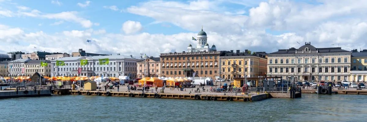 Mit Mein Schiff 7 durch die Ostsee Der Dom von Helsinki überragt die Dächer der Stadt.