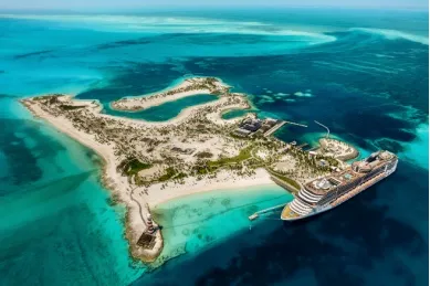 Luftbild von Ocean Cay Luftbild von Ocean Cay mit einem vor Anker liegenden Schiff der MSC-Flotte.