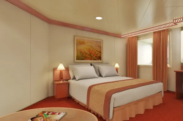 Meerblickkabine in orangefarbenem Design mit Doppelbett.