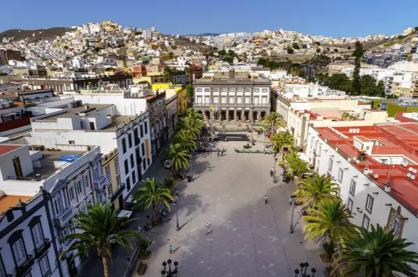 Zentraler Platz in Las Palmas Plaza Mayor de Santa Ana in der Altstadt von Las Palmas