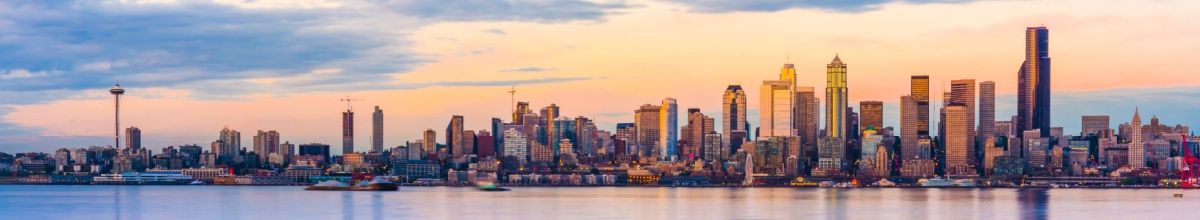 Skyline von Seattle bei Sonnenuntergang.