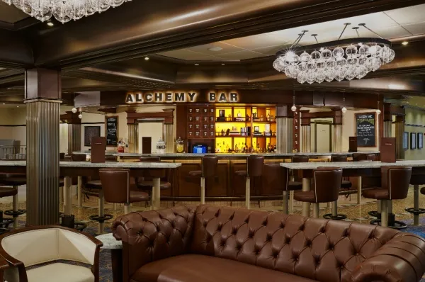 Alchemy Bar an Bor der Carnival Valor.
