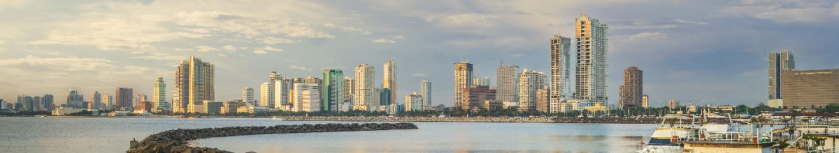 Die Skyline von Manila bei Tag.