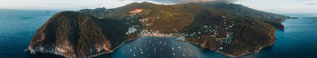 Totale der Insel Guadeloupe bei Tag.