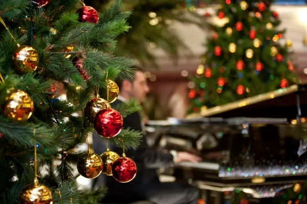 Auf einer Kreuzfahrt mit MSC zur Weihnachtszeit erwarten Sie geschmückte Schiffe und ein einzigartiges Programm.