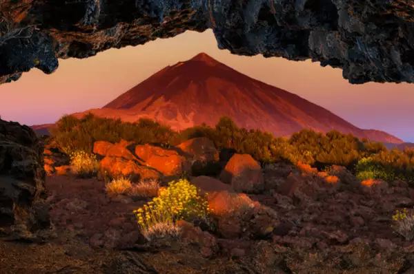 Teide auf Teneriffa Bei Kanaren-Kreuzfahrten mit AIDAselection erkunden Sie auch Teneriffa mit dem sehenswerten Teide-Nationalpark.