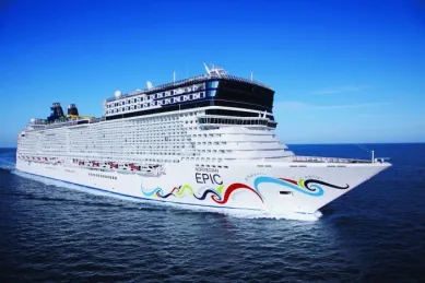Die Norwegian Epic auf dem weiten Meer.
